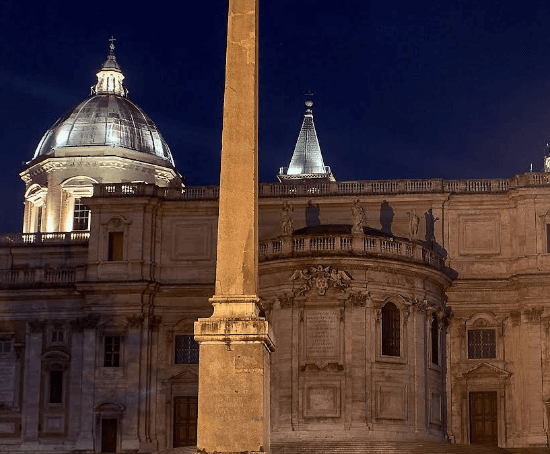 산타마리아 마조레 대성전 야경 종탑