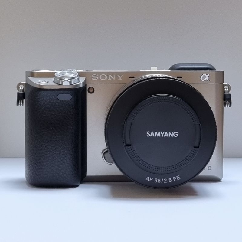 소니A6000-앞모습