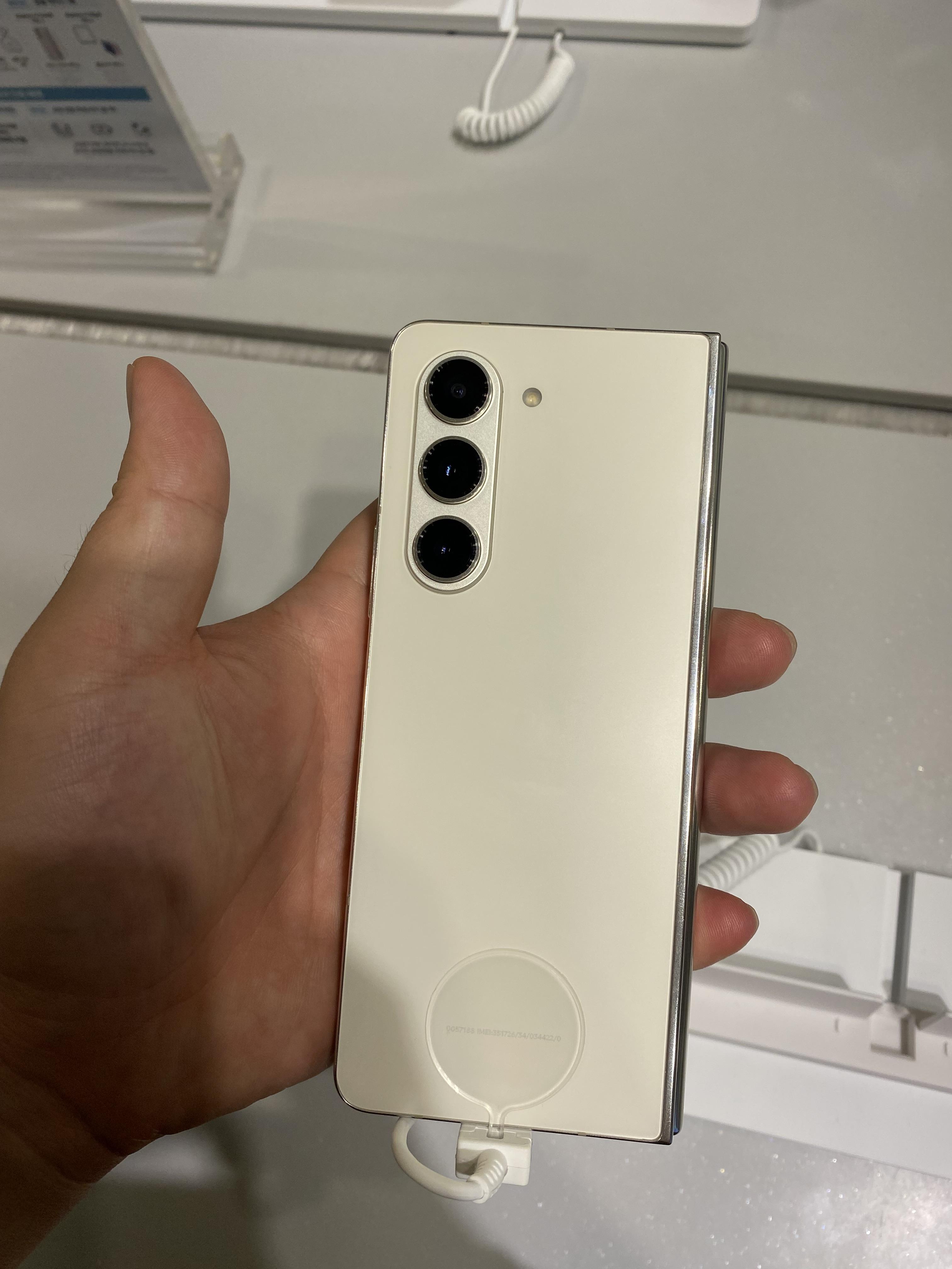 갤럭시 Z 폴드 5 디자인2