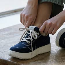 르무통 운동화 옆면이 보이는 이미지