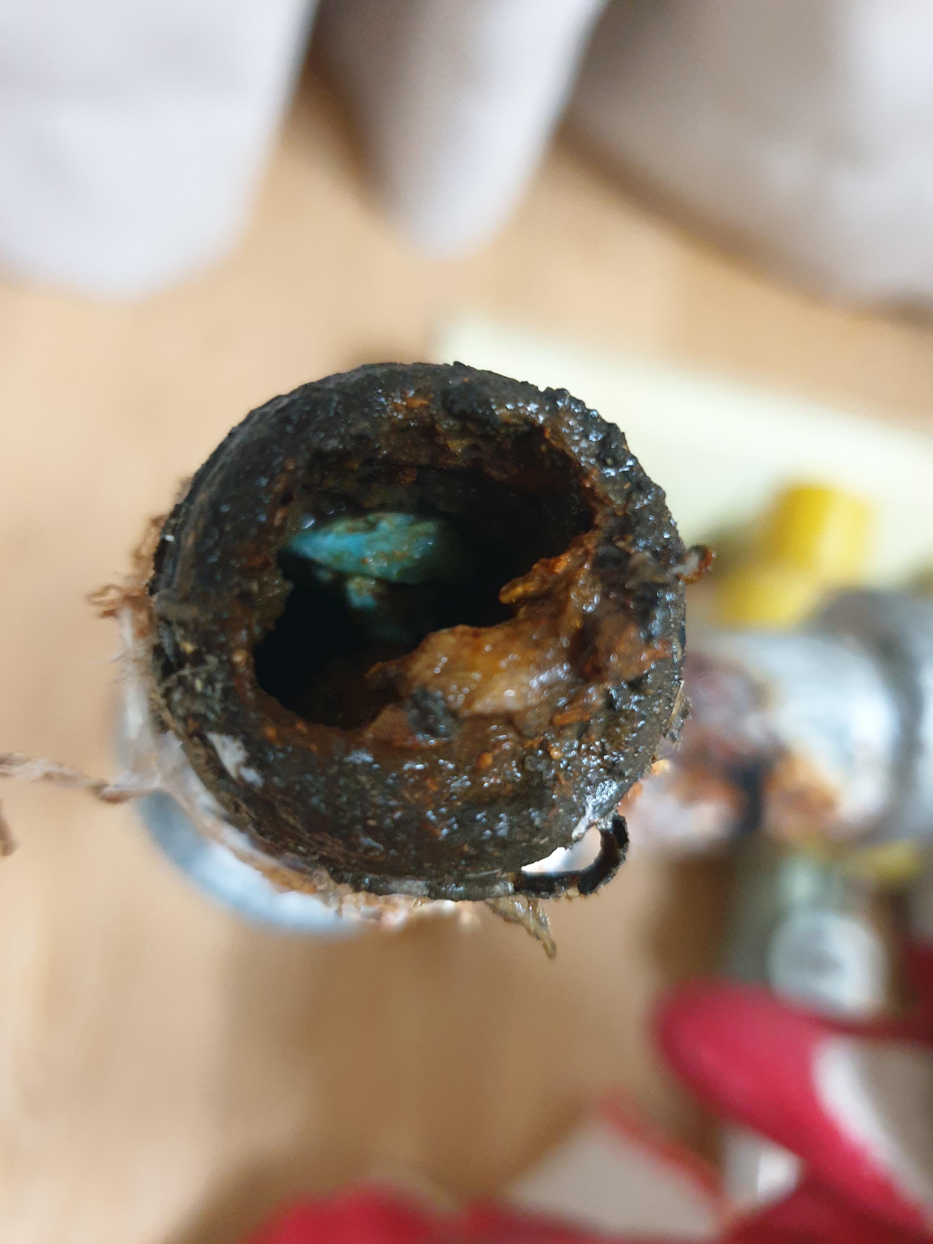 분배기 배관 내 슬러지 축적