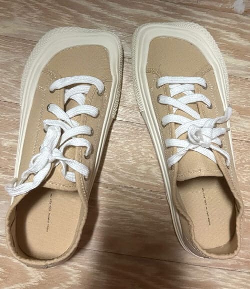 앞코사각스니커즈
