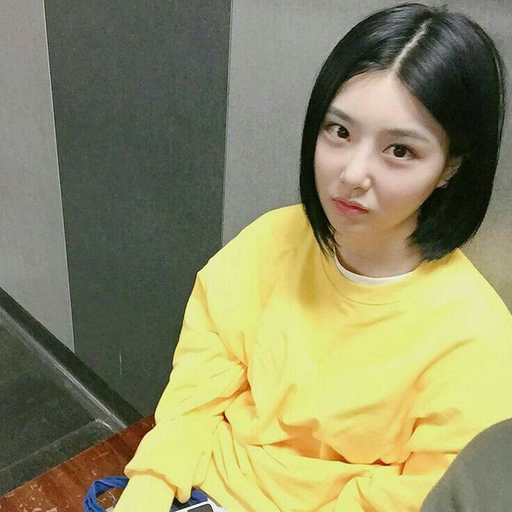 브레이브걸스 유나, 유니크한 보컬과 매력적인 개성