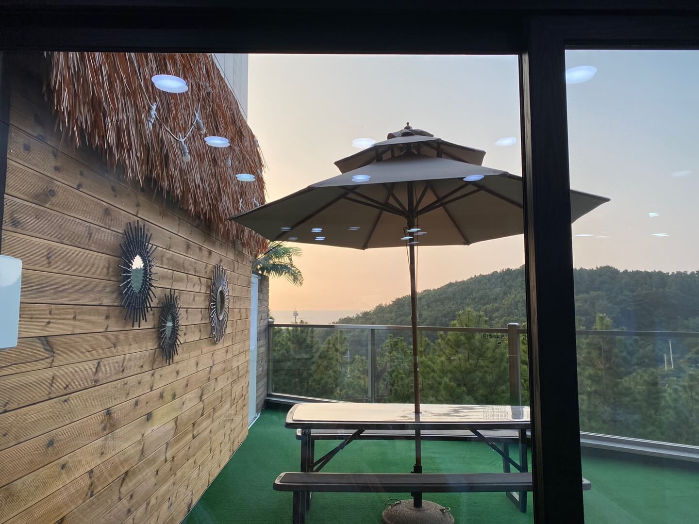 키즈비-풀빌라-테라스-이미지