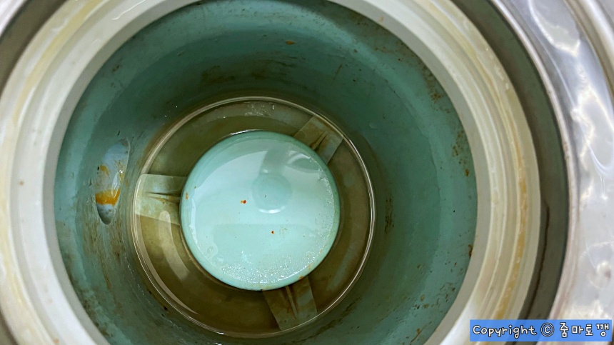 더러운-싱크대-배수구