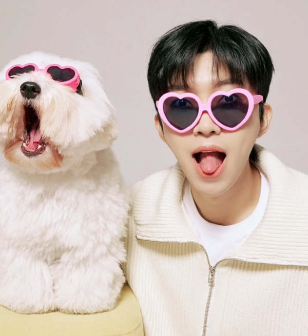 하트모양의 안경을 쓴 임영웅