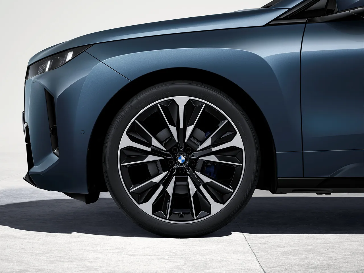 BMW iX 자동차 이미지