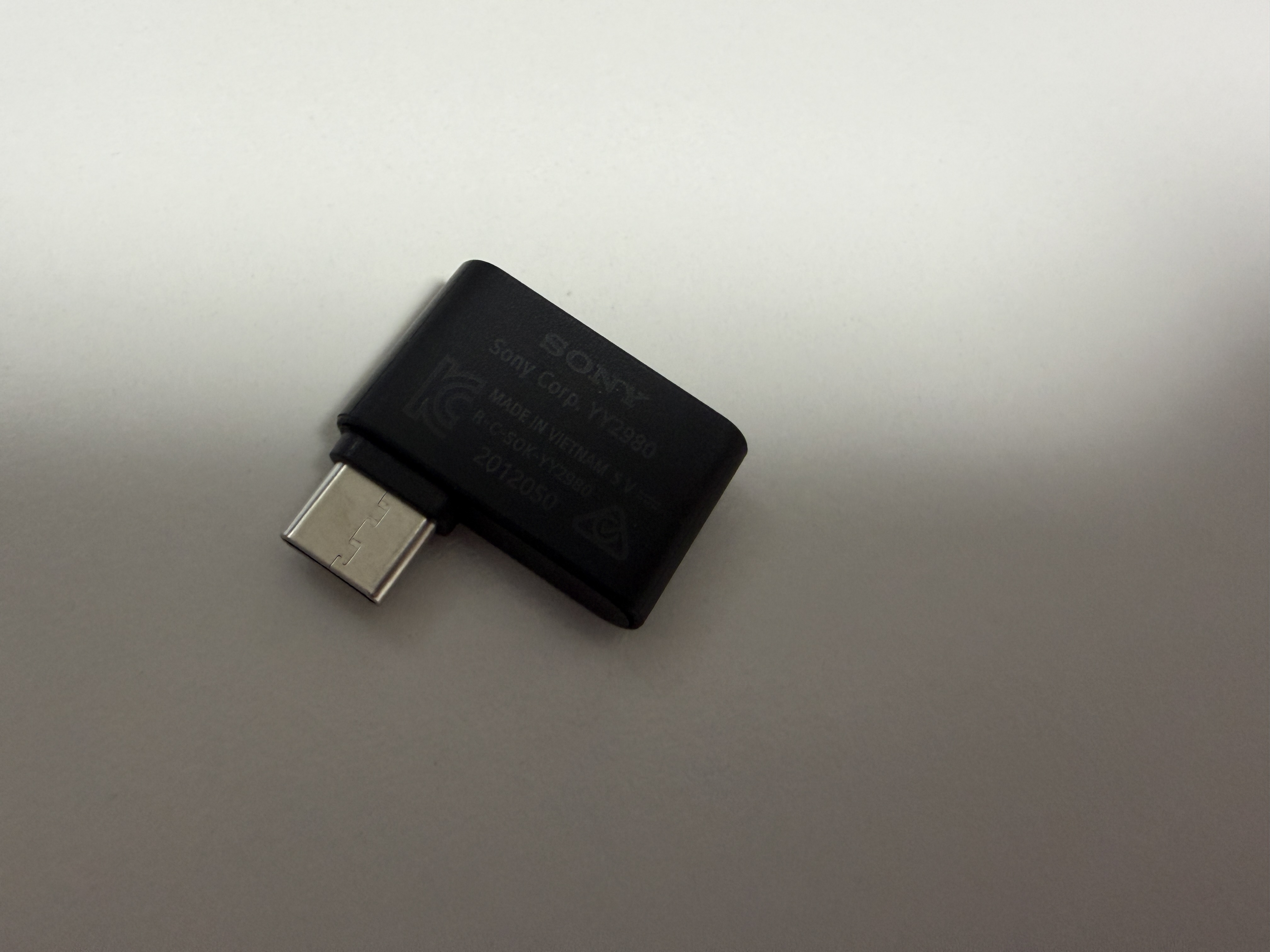 소니 INZONE Buds 동글 근접 사진