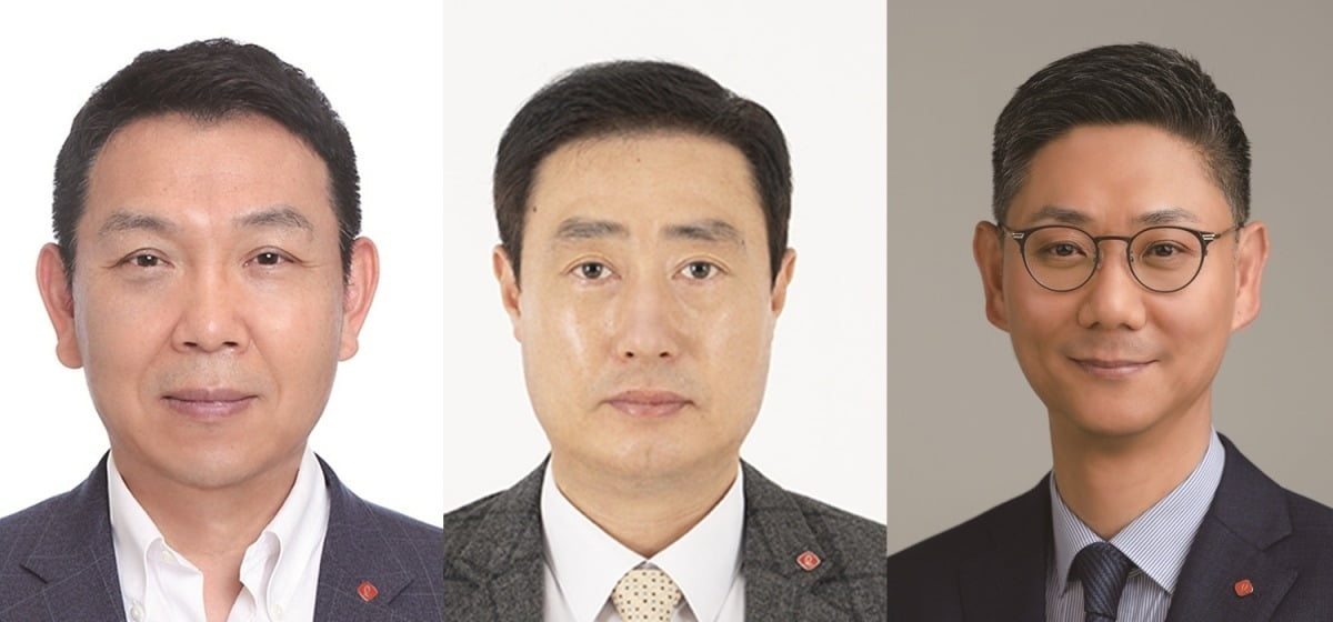 사진 왼쪽부터 롯데호텔 정호석 부사장, 롯데면세점 김동하 전무, 롯데월드 권오상 전무.