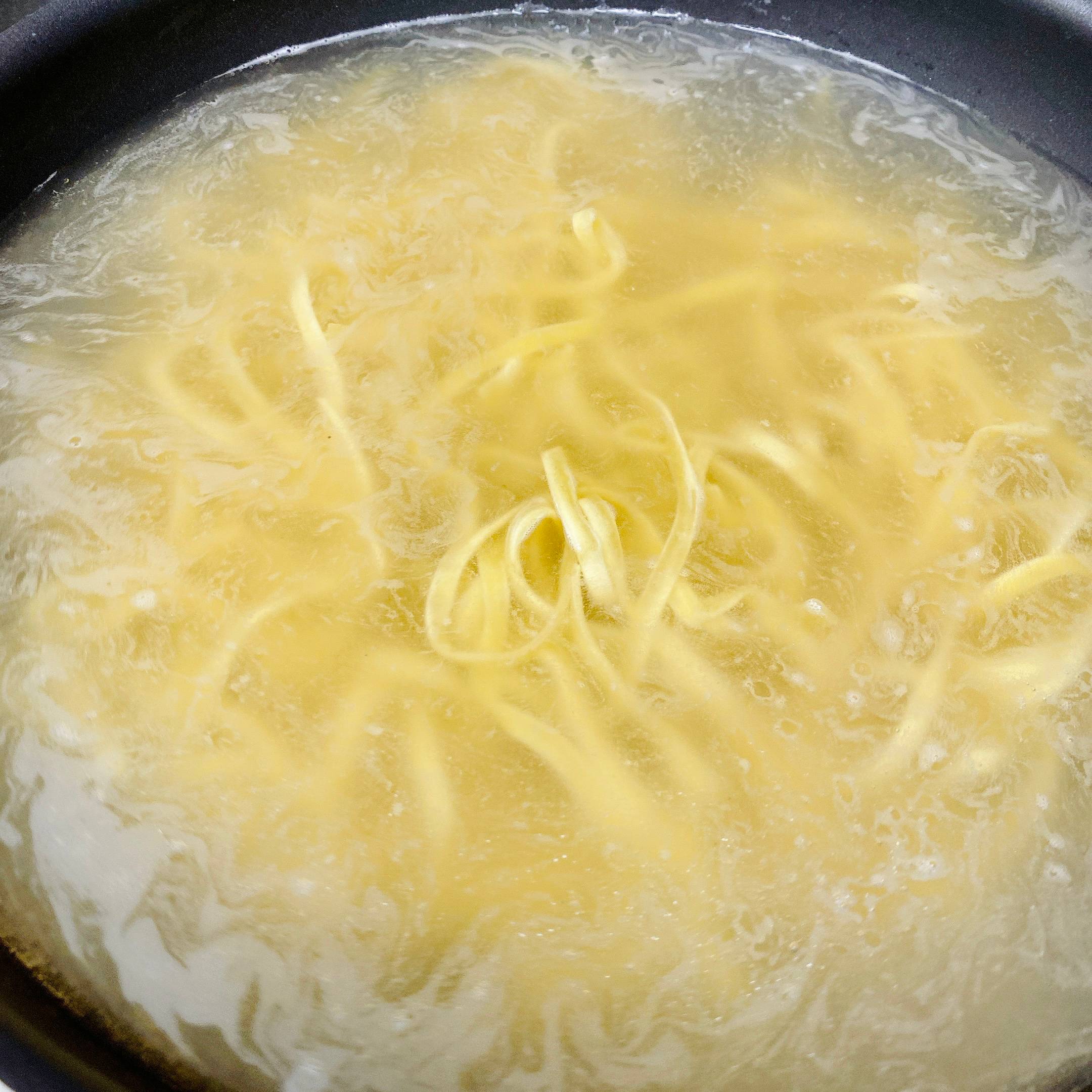 면 넣고 끓이기