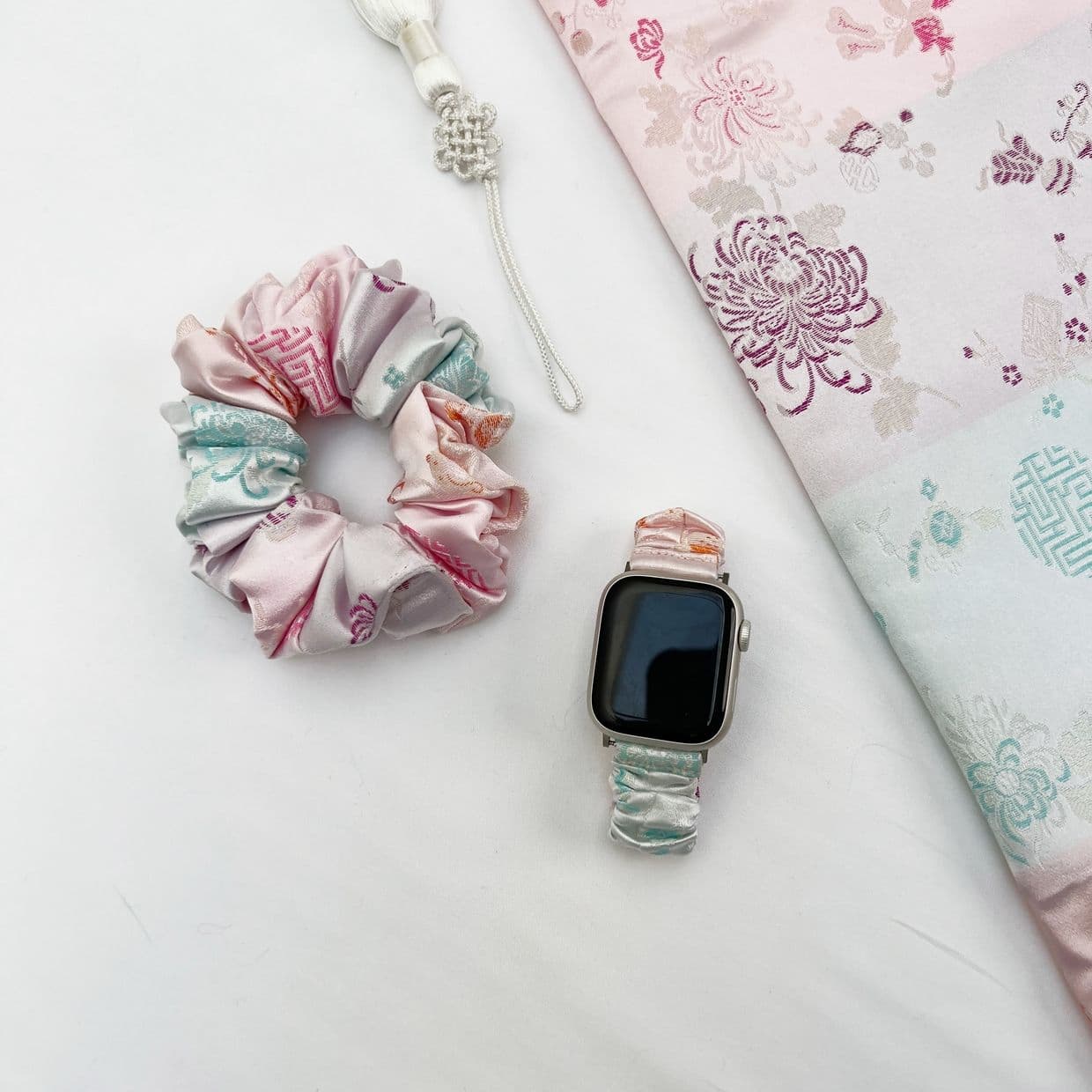 칠보공예와 스마트워치 스트랩의 콜라보 실험