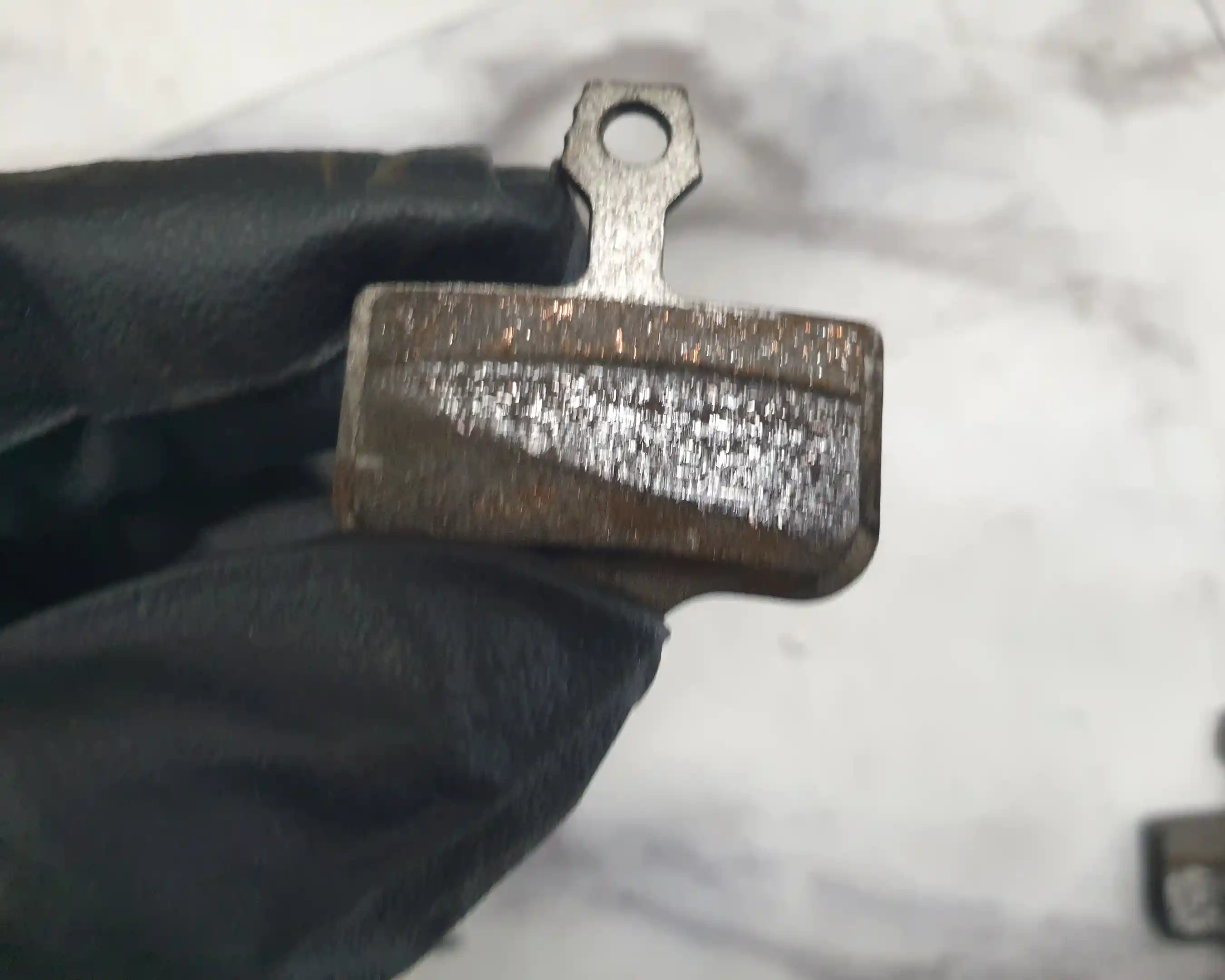 마모된 브레이크 패드