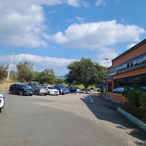 유가네-한우곰탕-주차장