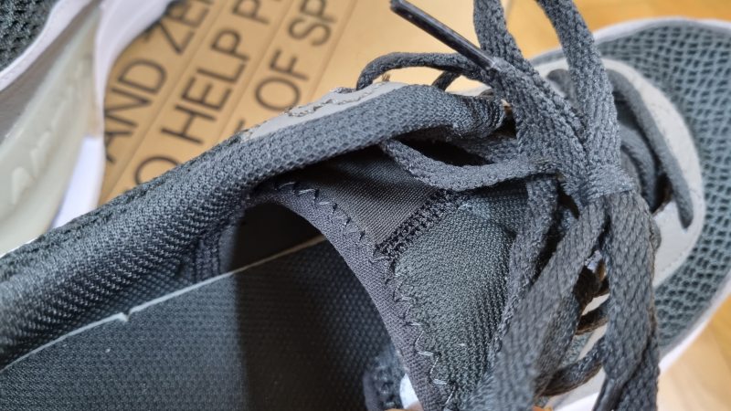 운동화 혀 디자인