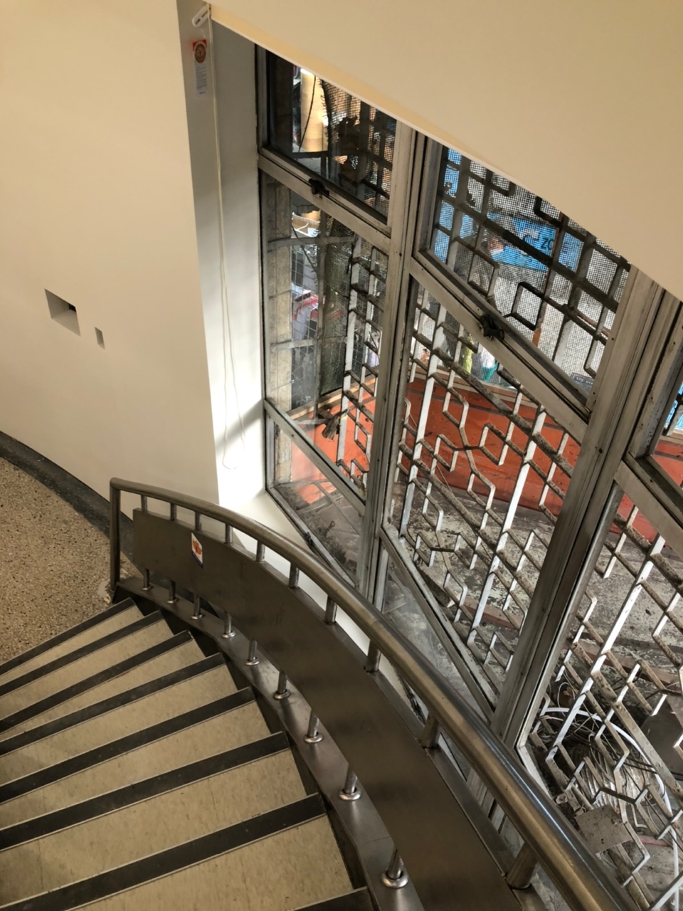 가나아트-보광-계단과-창틀