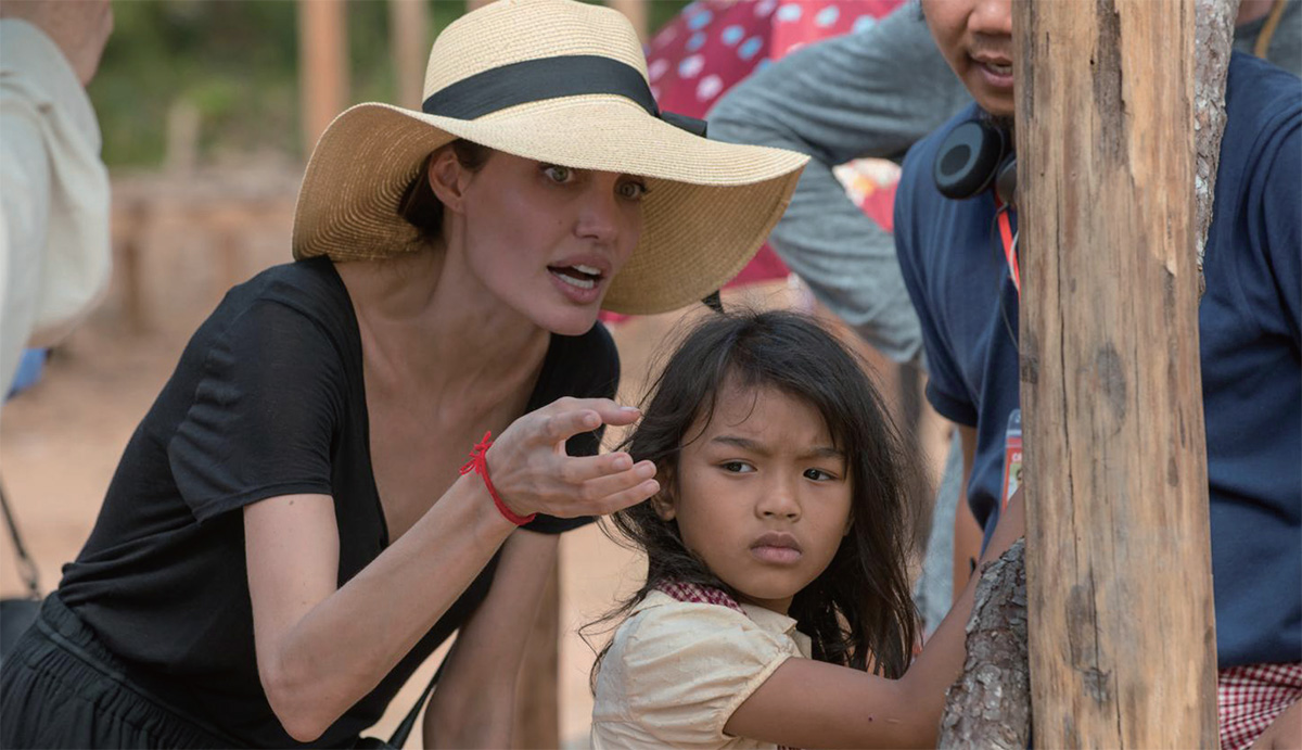 안젤리나 졸리 감독이 그들이 아버지를 죽였다,를 통해 말하고 싶은 것