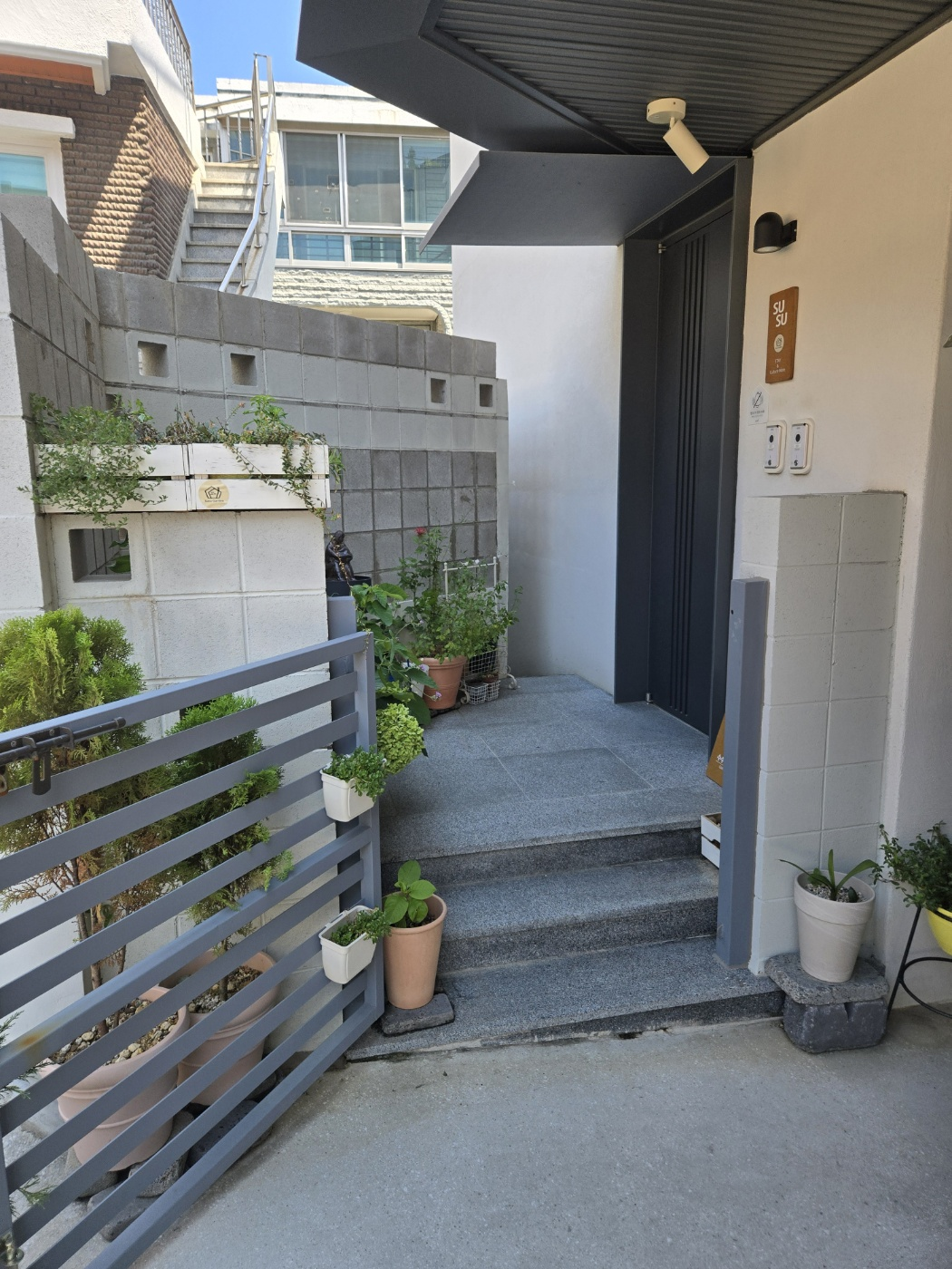 숙소-진입로-View point