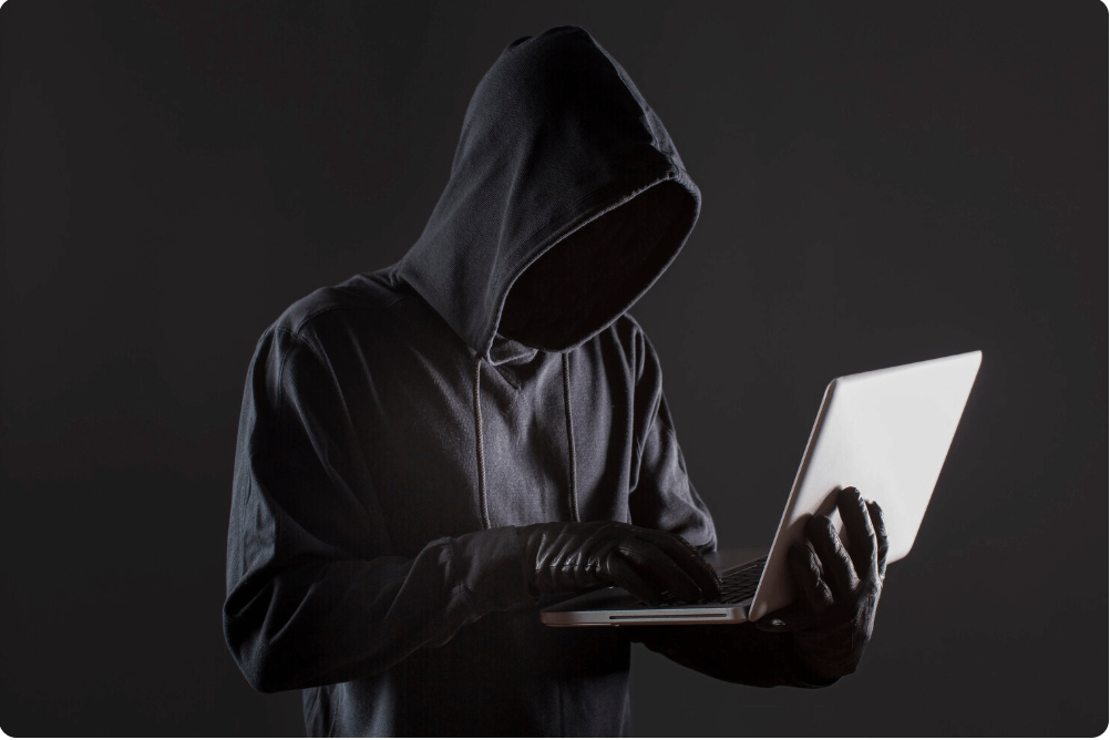 해커들이 해킹하는 모습