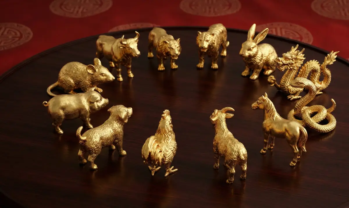 12지신을 상징하는 고급스러운 황금빛 오브제와 동양적인 패턴의 조화