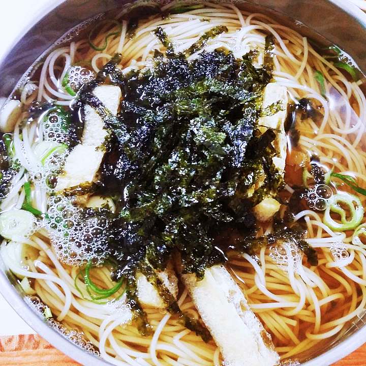 그리움을 달래는 온기 아낌없는 정성 한 그릇 잔치국수 비빔국수 칼국수 춘천 명동 중앙시장 맛집 추천 생방송투데이 인생 분식