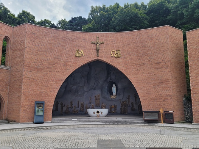 세종 대전교구청 성모당