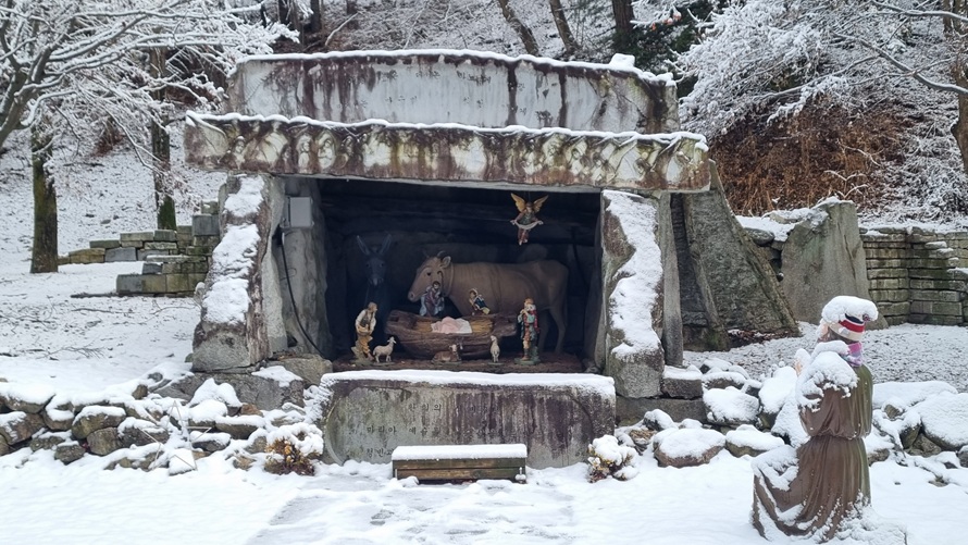 안성 미리내성지 묵주기도의 길 환희의 신비 3단 - 마리아께서 예수님을 낳으심을 묵상합시다 작품