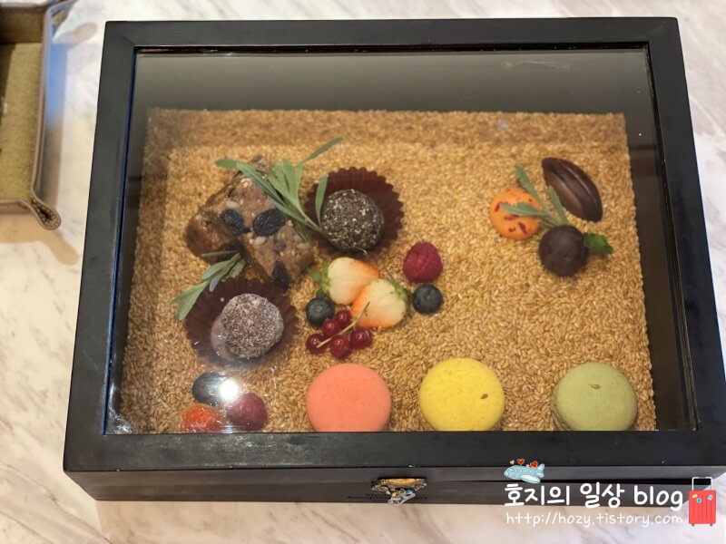 방콕 신돈켐핀스키 그랜드 이그제큐티브 스위트룸 웰컴푸드