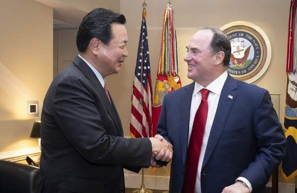 존 펠란 美 해군장관 경질, 이란 전쟁 중 지휘부 공백과 헤그세스의 인사 숙청 내막 분석