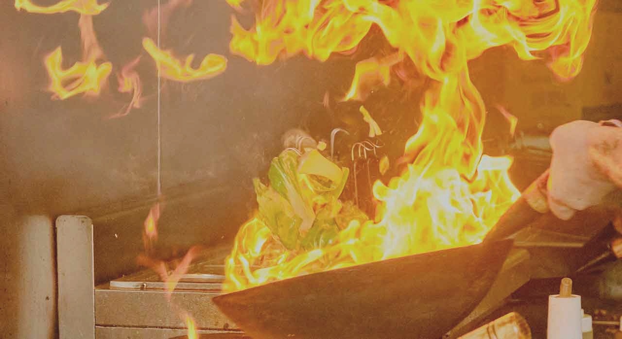 불향 가득한 간짜장을 볶아내는 주방. [ⓒPexels &lsquo;Christian V&lsquo;]