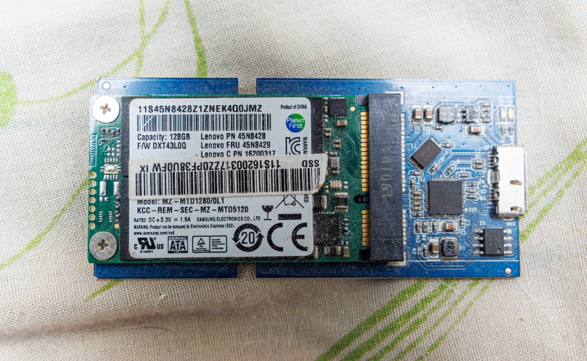 삼성전자 메모리 제품 예시로 보여 주는 삼성 mSATA SSD 기판