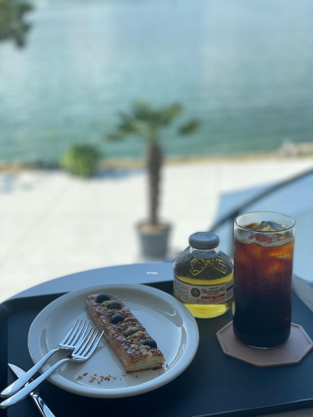 용인 이동 저수지 카페 맛집 그린 웨일 - 접시위에 담긴 메뉴