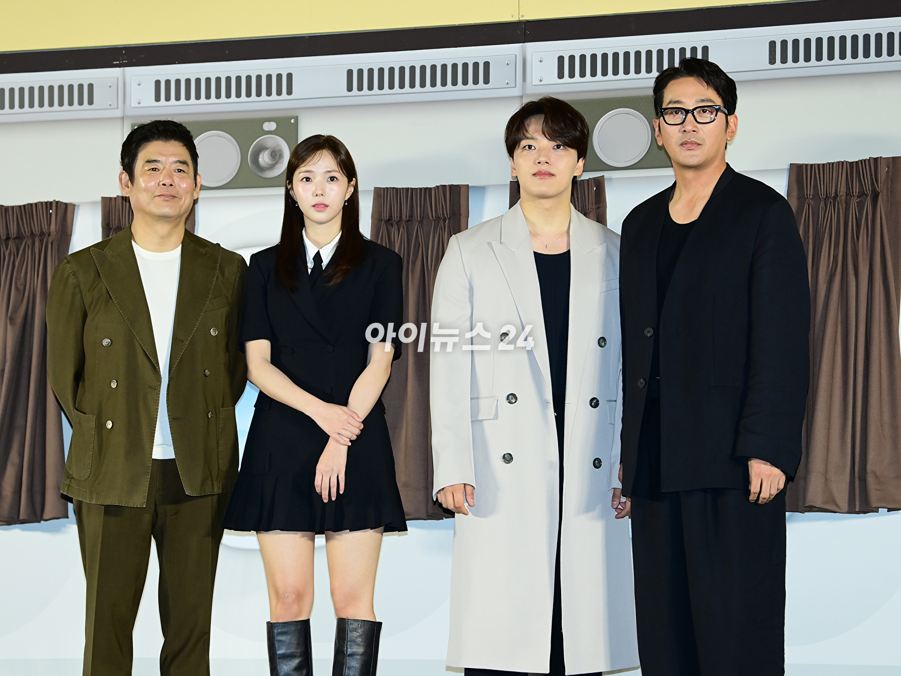 배우 성동일-채수빈-여진구-하정우가 22일 오전 서울 용산구 CGV 용산아이파크몰에서 열린 영화 '하이재킹' (감독 김성한) 제작보고회에 참석하고 있다. [사진=정소희 기자]