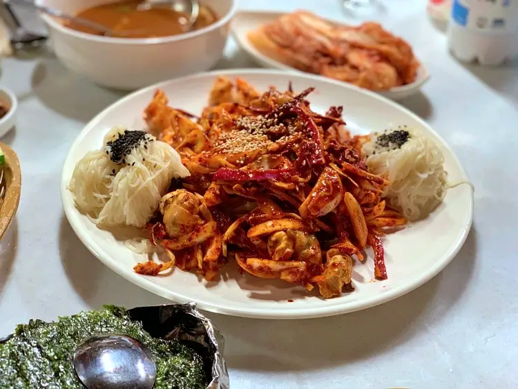 식객 허영만 백반기행 160회 김지민 편 참문어 문어숙회, 가리비 찜, 산낙지, 골뱅이 무침 맛있는 실내 포차 동해 삼척 7번국도 노포 맛집 소개