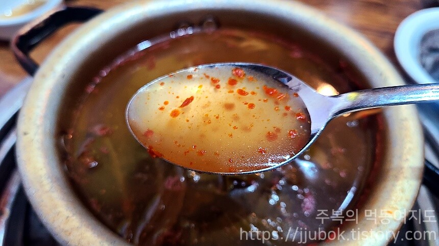 황소고집-돌곱창-선지해장국-국물-맛