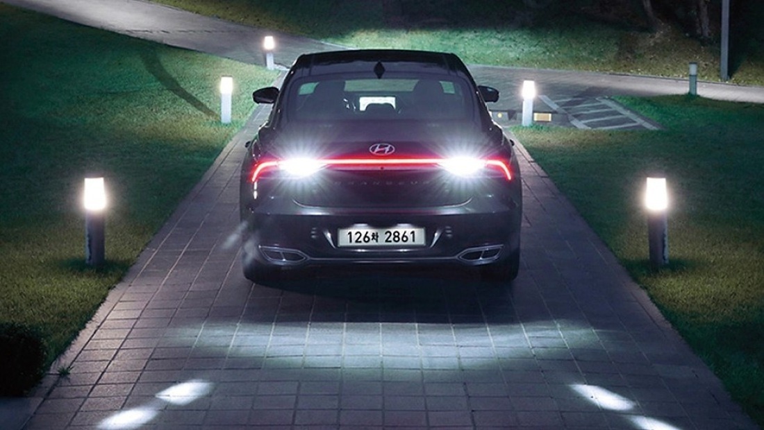 현대 그랜저IG 22년형 후진등 사진 출처 다음자동차