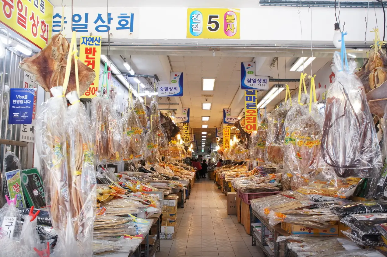 강릉중앙시장-건어물-판매-상가들