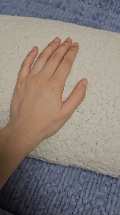 바디필로우 눌러보는 gif