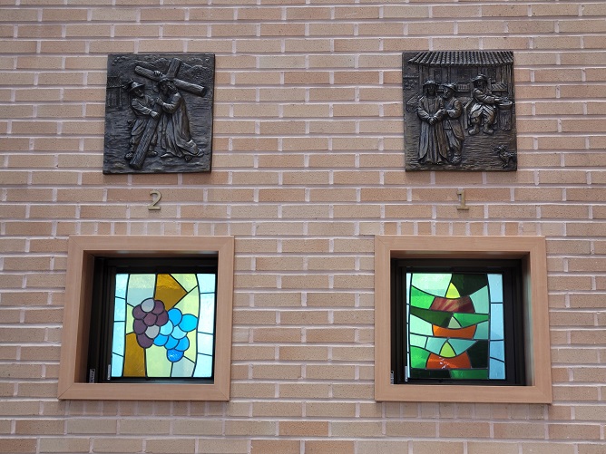 서천성당 십자가의 길, 스테인드글라스 사진입니다.