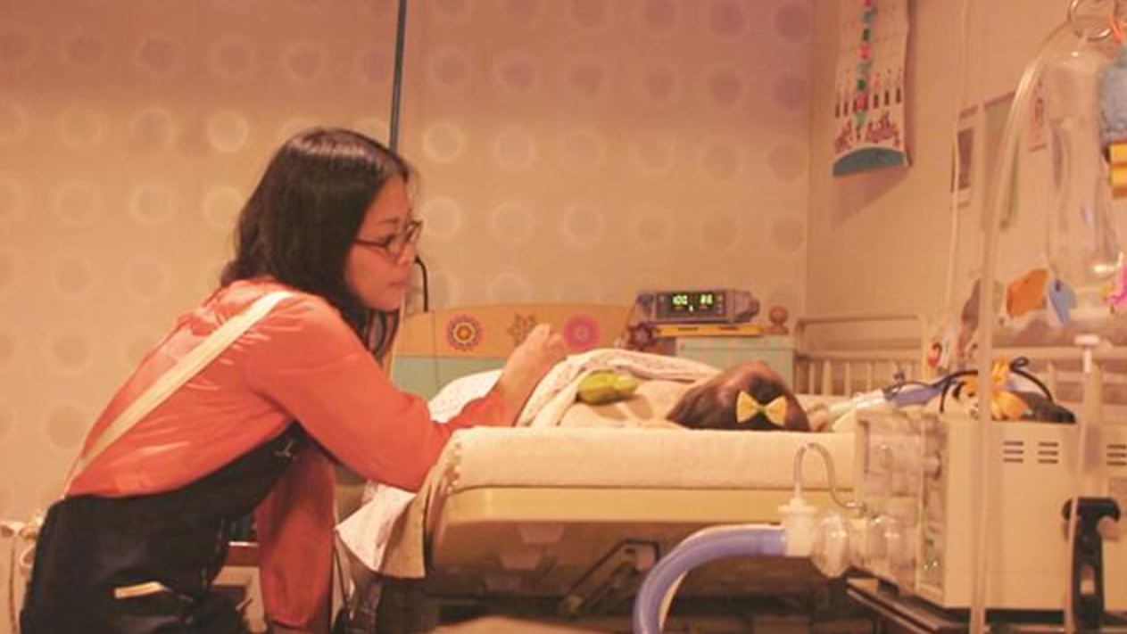 "과연 돌봄은 사랑이라는 이름의 개인적 헌신만으로 지속 가능한가?"