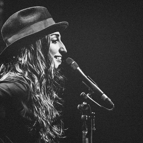 Sara Bareilles &mdash; Brave Enough: Live at the Variety Playhouse (2013) Album Cover
사라 바렐리스 앨범 커버 이미지