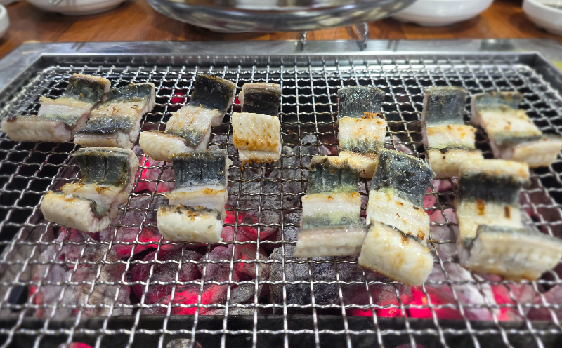 장어가 구워지고 있다