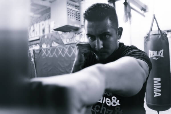 복싱을-수련하는-사람