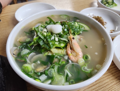골목안채칼국수