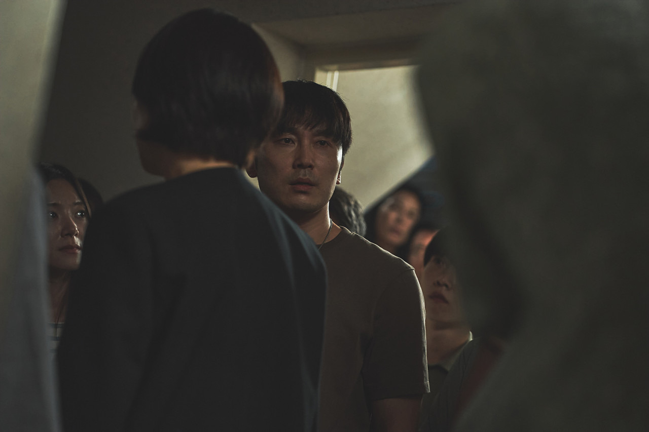 서현우, 불확실한 인물의 긴장감