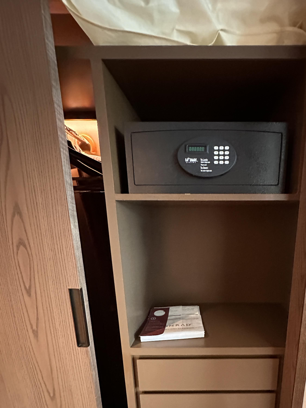 콘래드 센테니얼 호텔