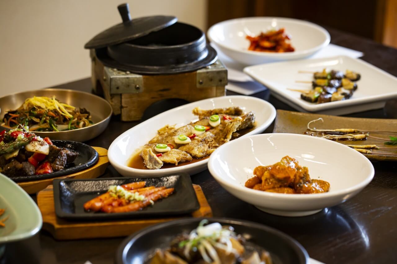 생방송투데이 3785회 우리 동네 홍(보)반장이 간다 APEC 성공 개최를 위해 홍반장이 간다, APEC 공식 숙소 소노캄 경주, APEC 2025 지정 음식점 고도벌한정식, APEC 회의 장소 경주화백컨벤션센터 (HICO)