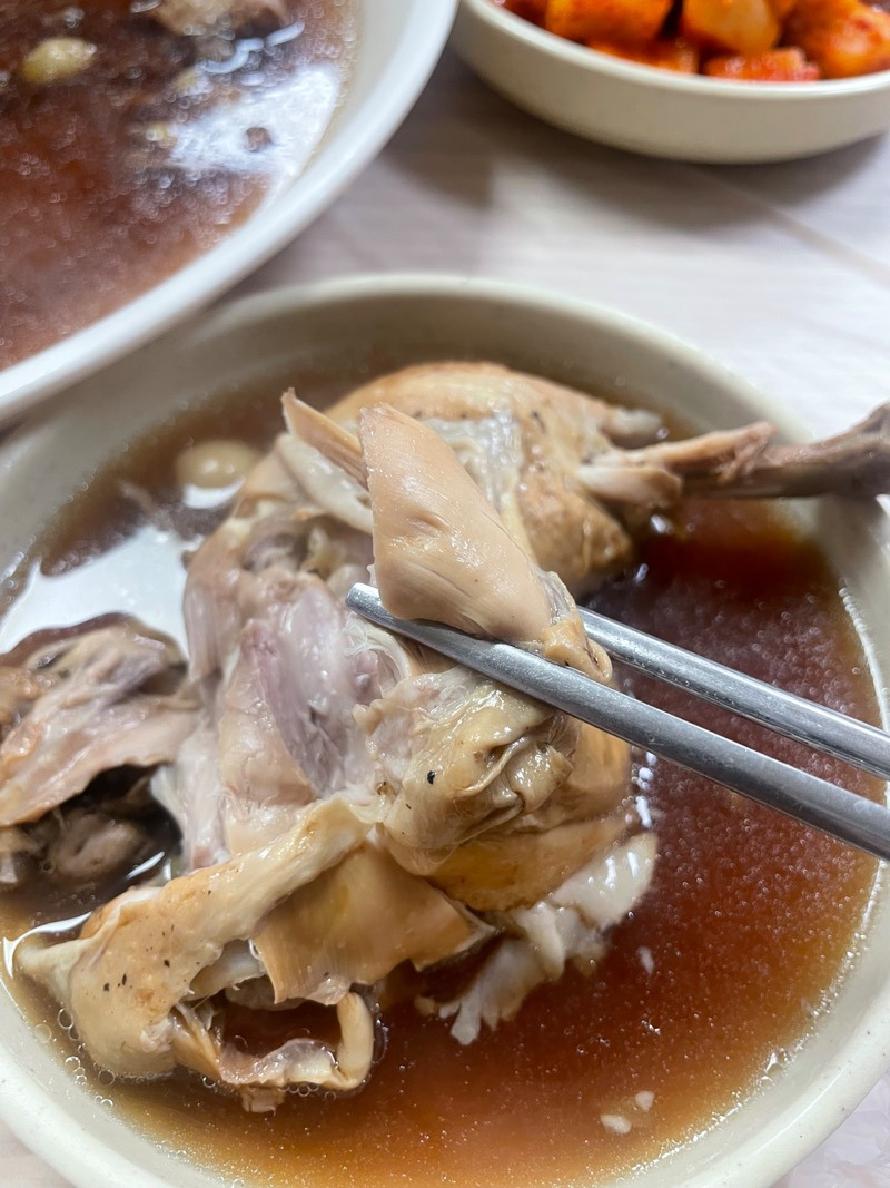 연일옻닭 부드러운 육질