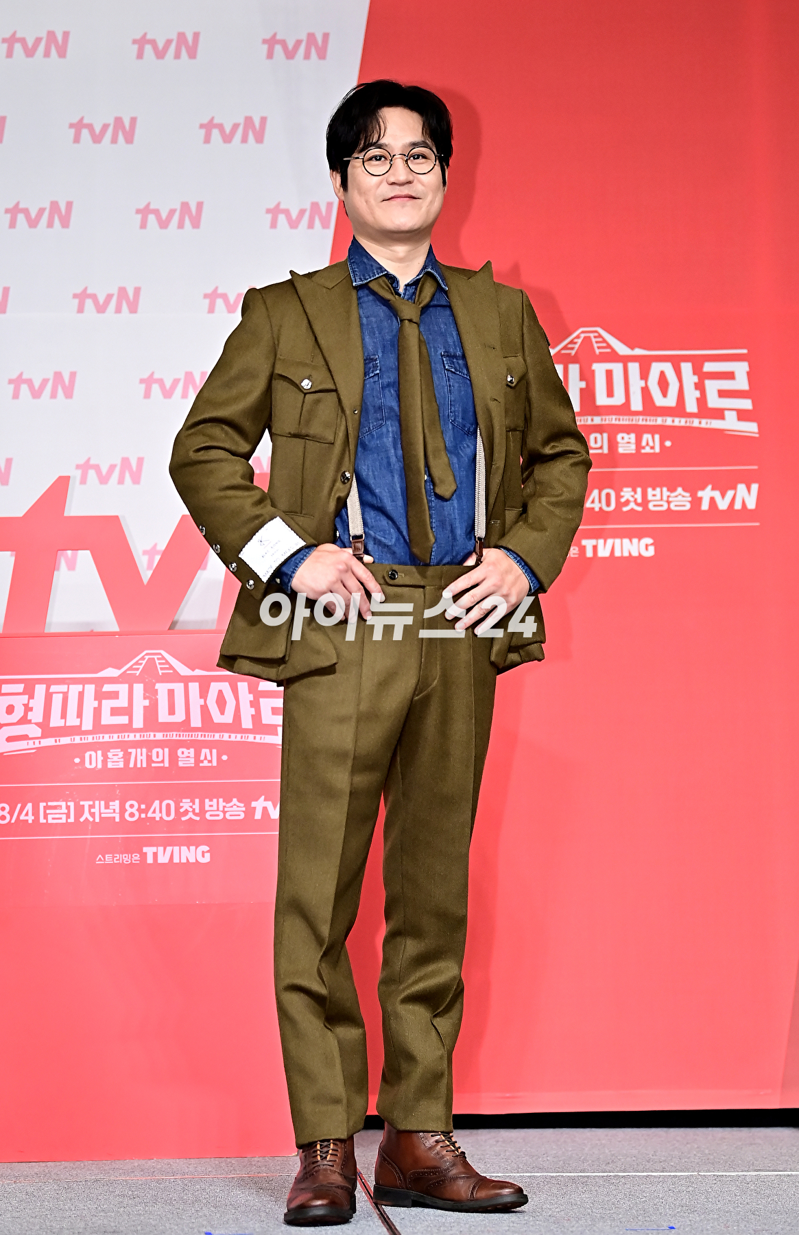 배우 김성균이 1일 오후 서울 마포구 서울가든호텔에서 열린 tvN &#39;형따라 마야로 : 아홉 개의 열쇠&#39; 제작발표회에서 포토타임을 갖고 있다. [사진=곽영래 기자]