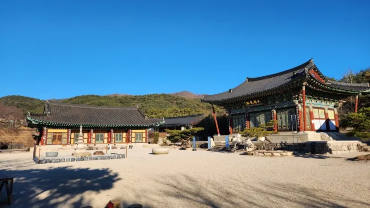 경주 감산사 사찰 경내 풍경