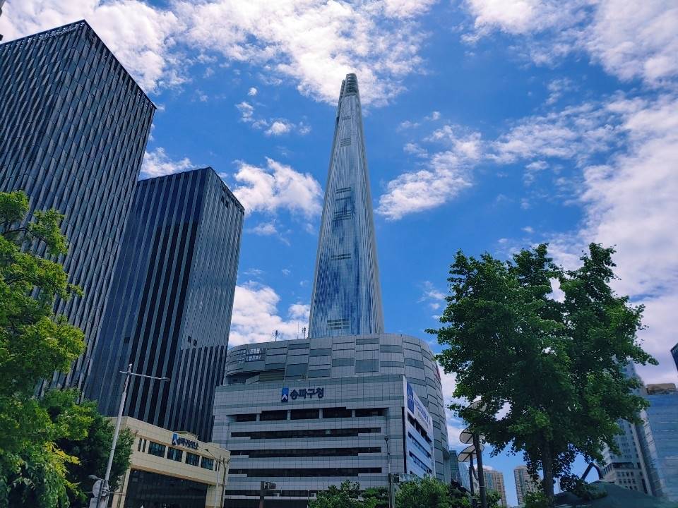 맑은날 롯데타워